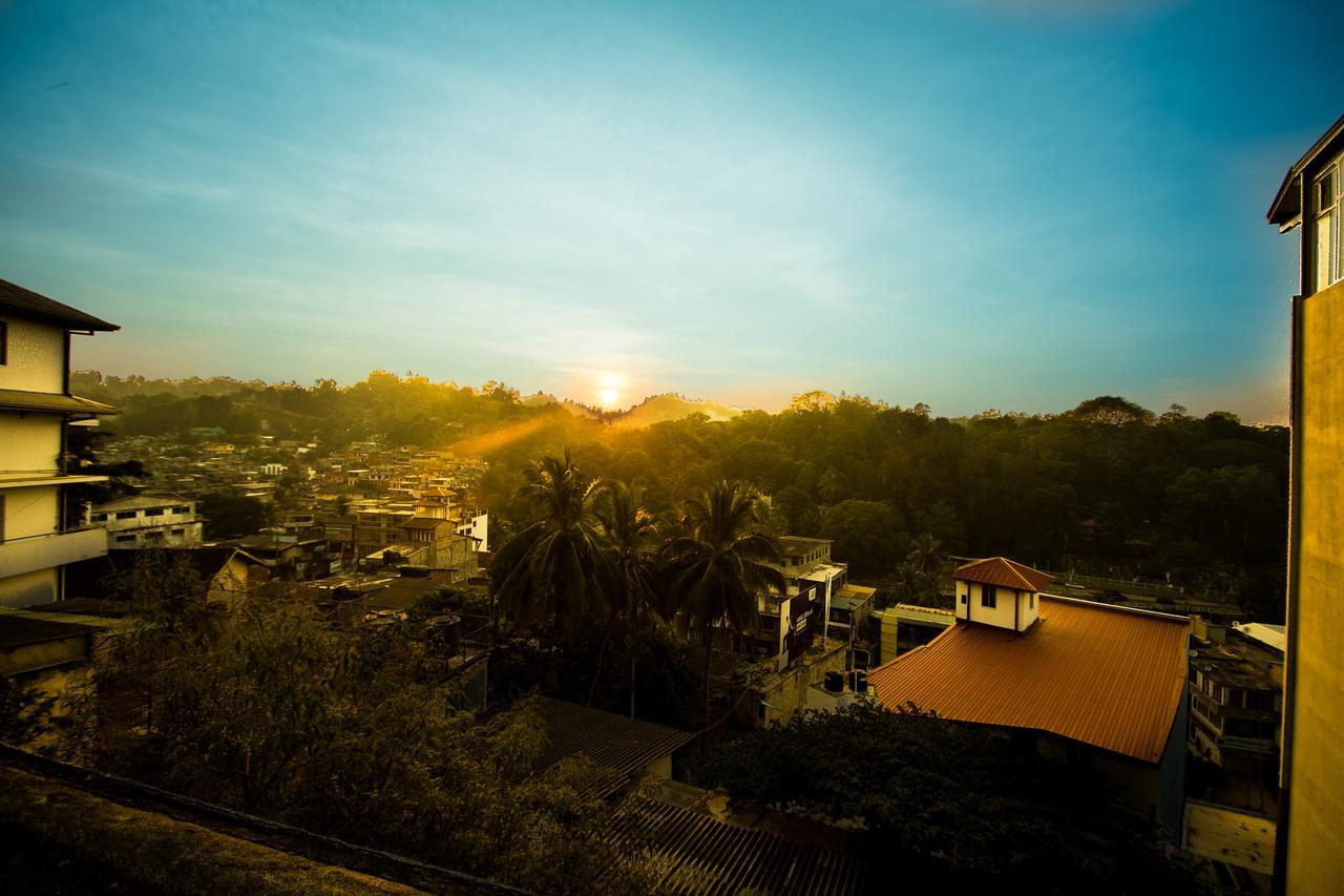 Heavens Door Guest Inn Kandy Buitenkant foto